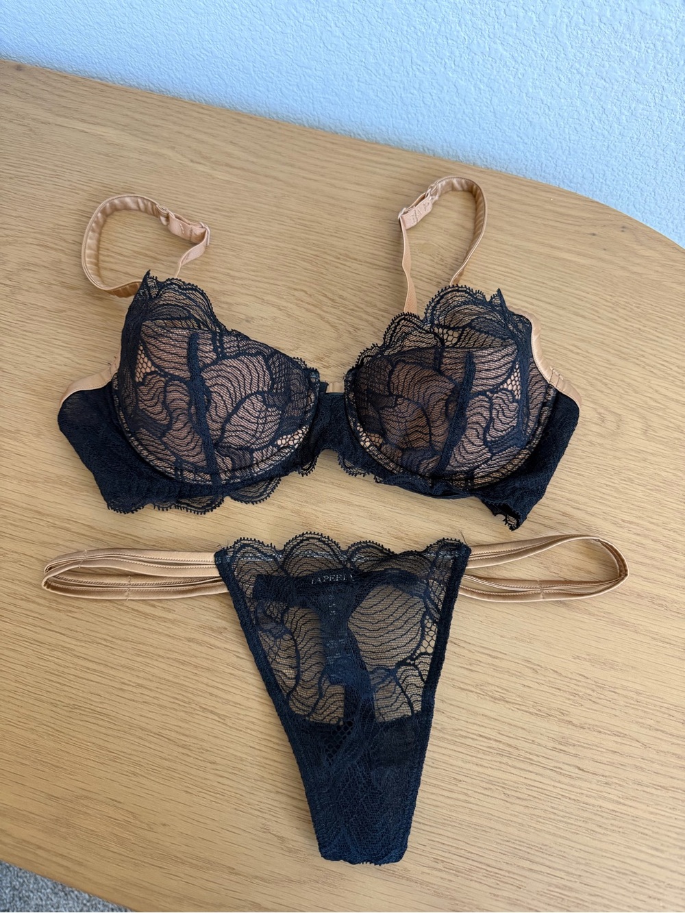 La Perla Set Nude & Black Lace Underwire Bra and Thong Set 32D Bra XS/1 Thong